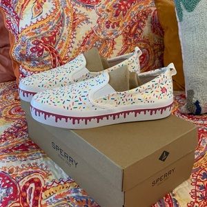 SPERRY BRAND NEW  ice cream slip ones
